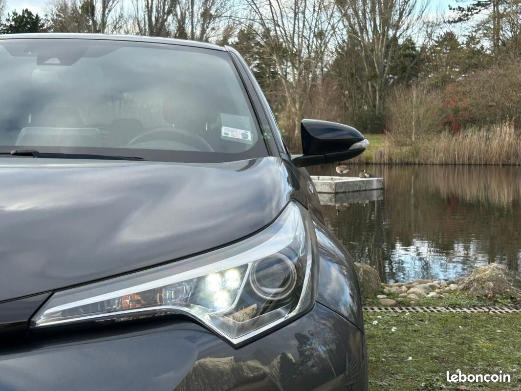 Toyota C-HR HYBRIDE RC18 122h Graphic – Entretien TOYOTA