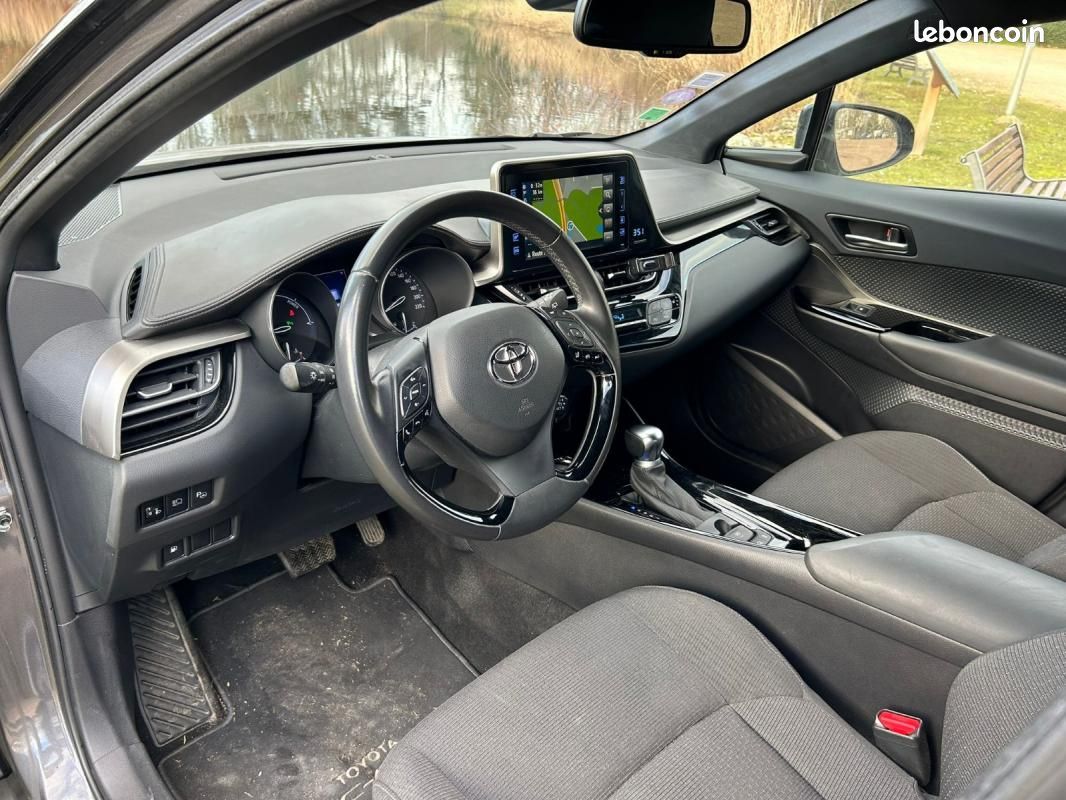 Toyota C-HR HYBRIDE RC18 122h Graphic – Entretien TOYOTA