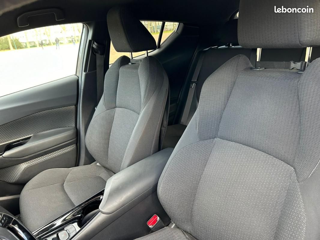 Toyota C-HR HYBRIDE RC18 122h Graphic – Entretien TOYOTA