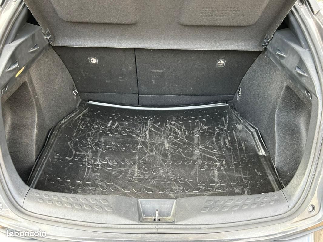 Toyota C-HR HYBRIDE RC18 122h Graphic – Entretien TOYOTA